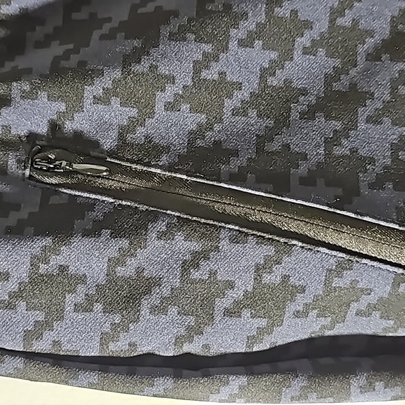 Lane Bryant women's size  22 stretch ankle pants. Black/blue houndstooth NWT. - Picture 3 of 9